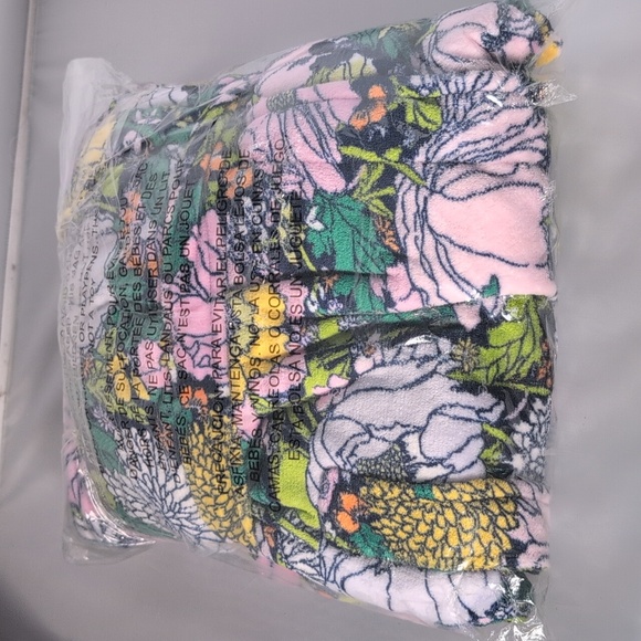 Vera Bradley Fleece Robe in Bloom Boom - Picture 4 of 4